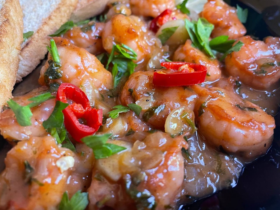 Tiger prawns with fried baguette
