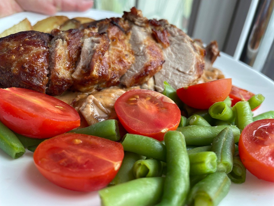Pork in mushroom sauce with asparagus and cherry tomatoes