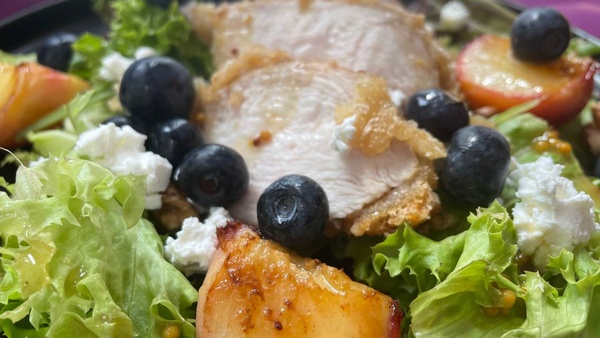Salad with blueberries and chicken fillet