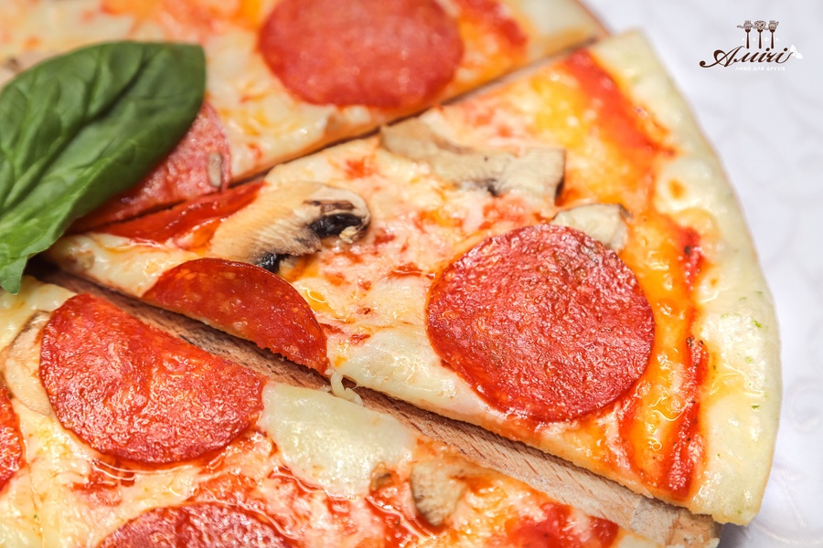 Купить Пицца "Пеперони" в кафе Амічі Миргород від 165 грн
