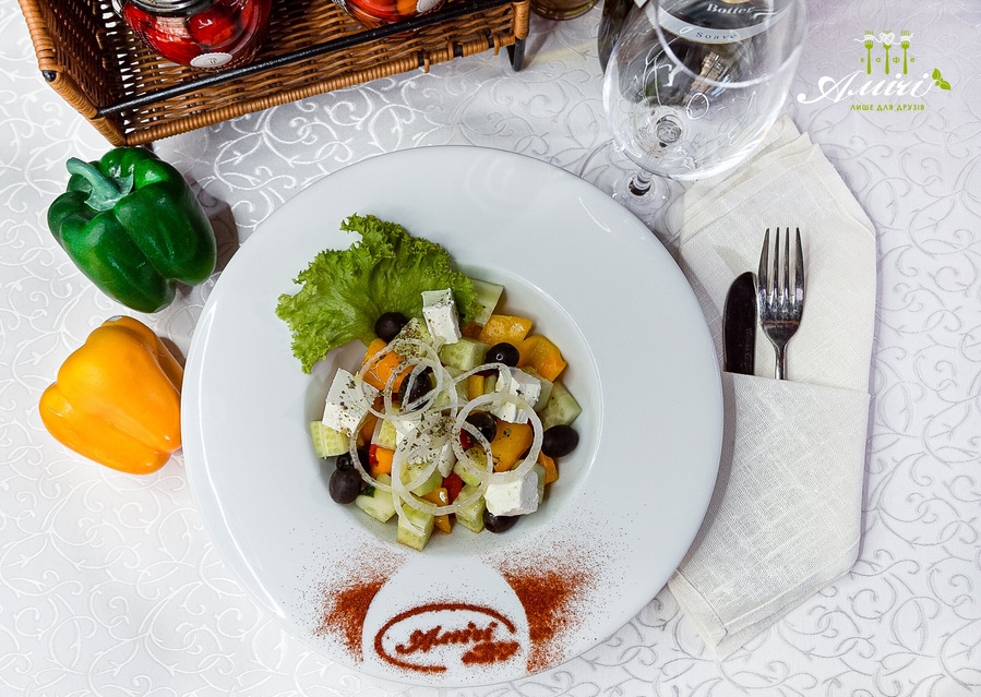 Купить Греческий салат с сыром фета  в кафе Амічі Миргород від 115 грн