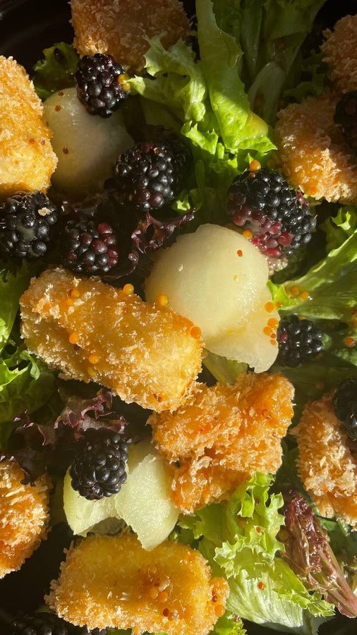 Salad with melon and tempura shrimp