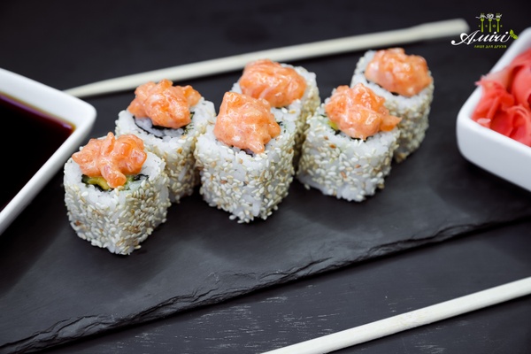 Spice rolls with salmon