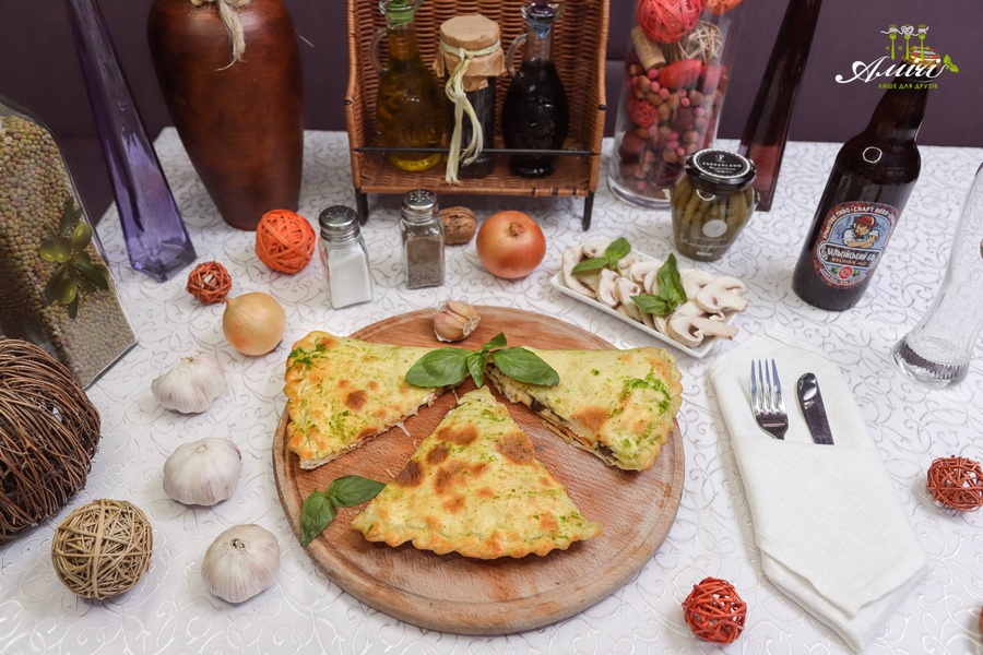Купити Піца "Кальцоне" в кафе Амичи Миргород от 150 грн