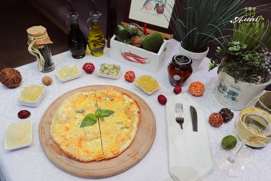Купити Піца "Кватро Формаджі" в кафе Амичи Миргород от 145 грн