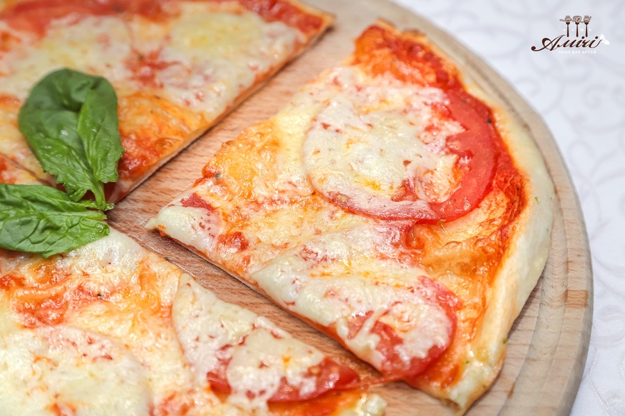 Купить Пицца "Маргарита" в кафе Амічі Миргород від 145 грн