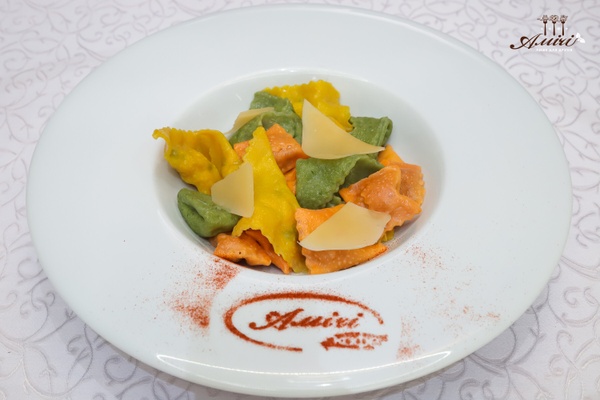 Дегустационная тарелка равиоли с разными начинками и соусом "Песто"