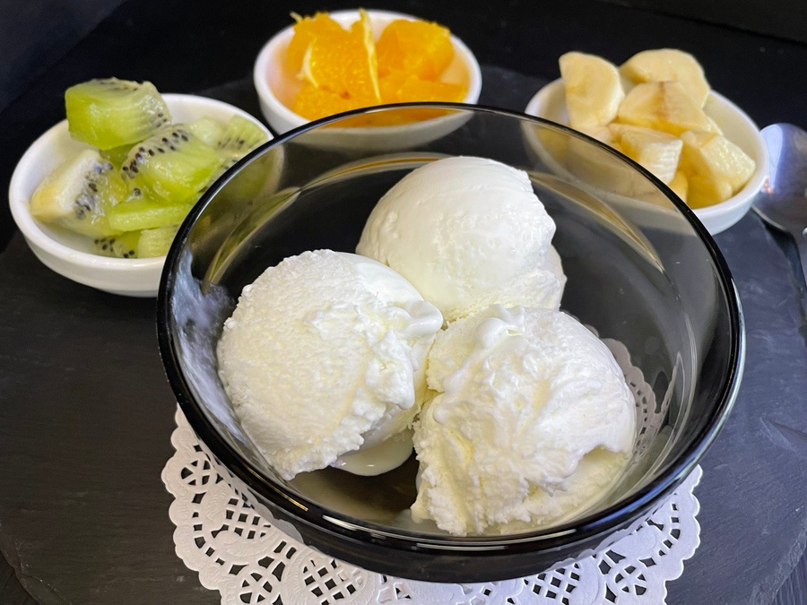 Купить Домашнее мороженое с фруктами (130 г) в кафе Амічі Миргород від 60 грн