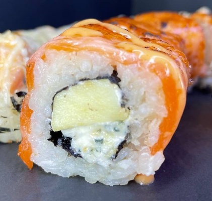 Roll with salmon, apple and sorrel "Dor Blue"
